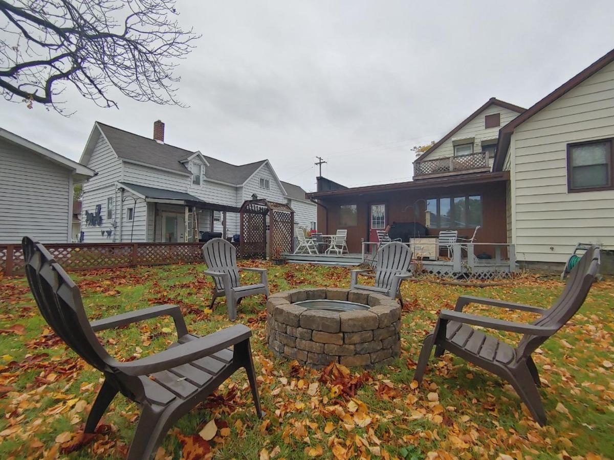 Huge Historic, W/Large Yard & Close To Beach Manistee Exterior foto